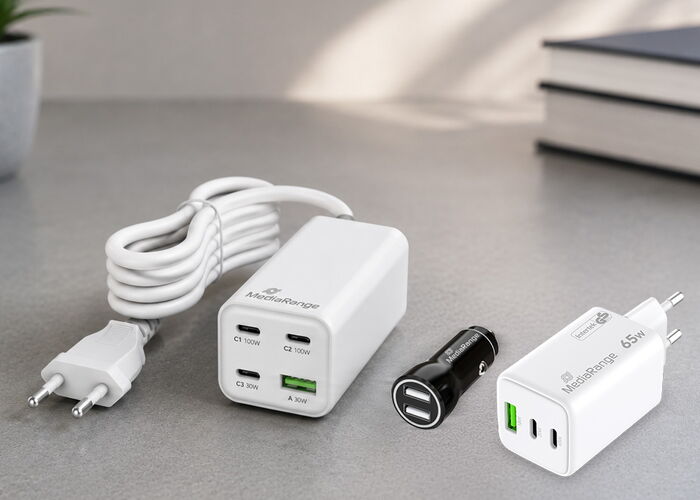Weiße MediaRange USB-Ladegeräte, Kfz-Ladegerät und Ladekabel
